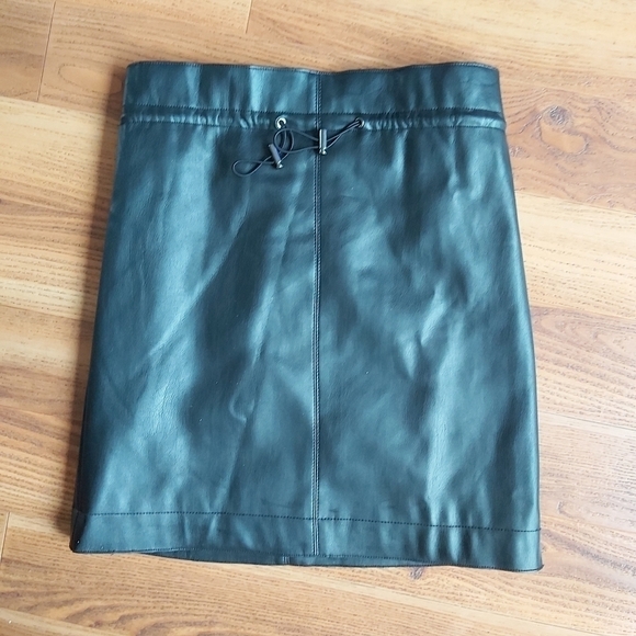 NWT H&M Mini Faux Leather Skirt - Picture 5 of 7